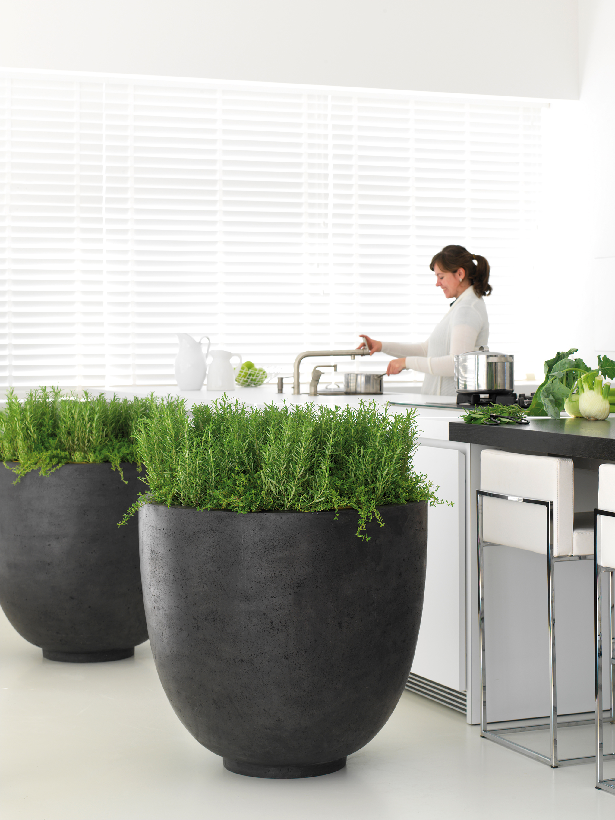 blumenkasten hoch metall Blumenkasten aus Cortenstahl mit Rollen