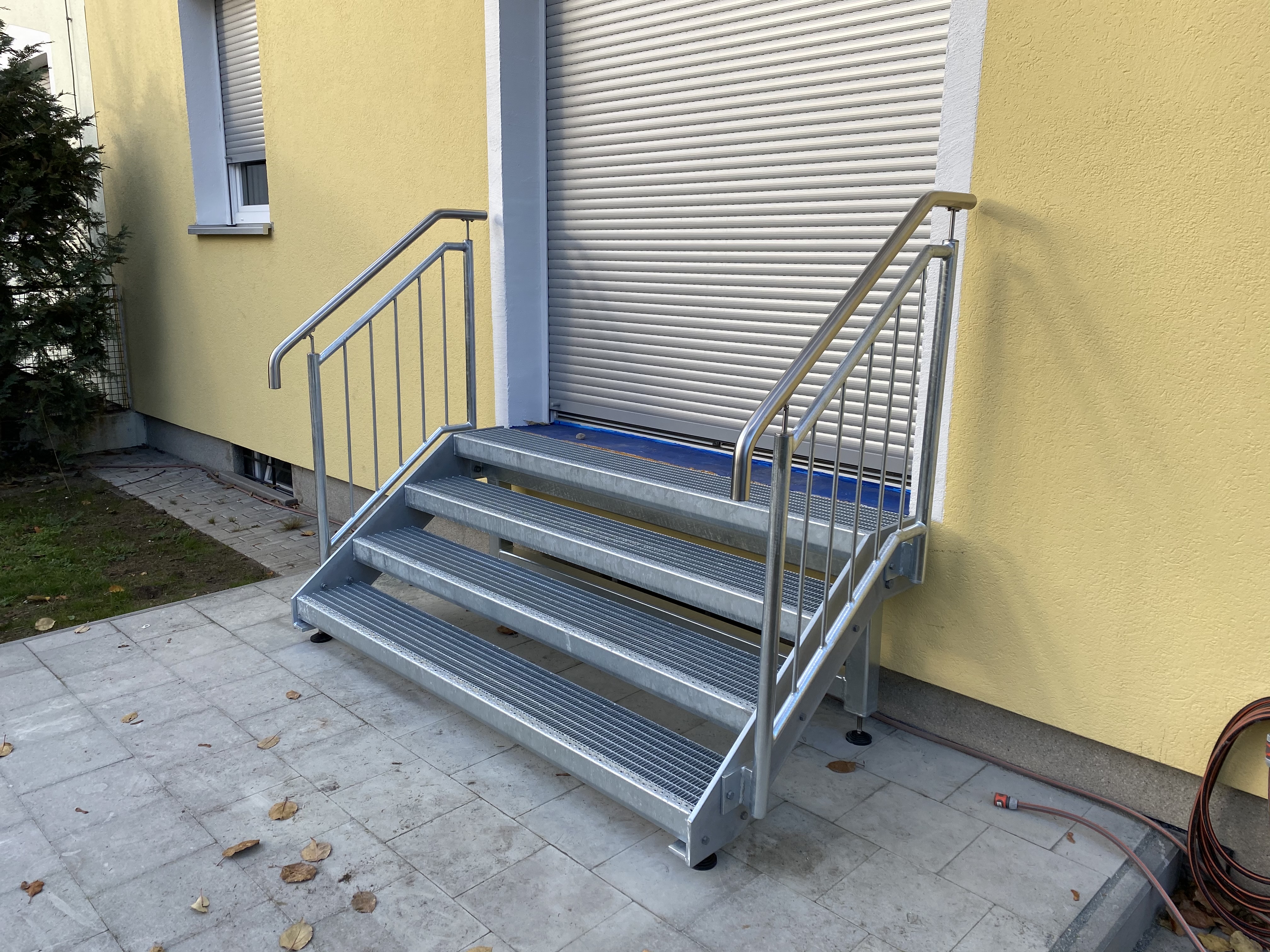 Premium Treppe 2 Stufen Breite 600-1400mm | Deutschland